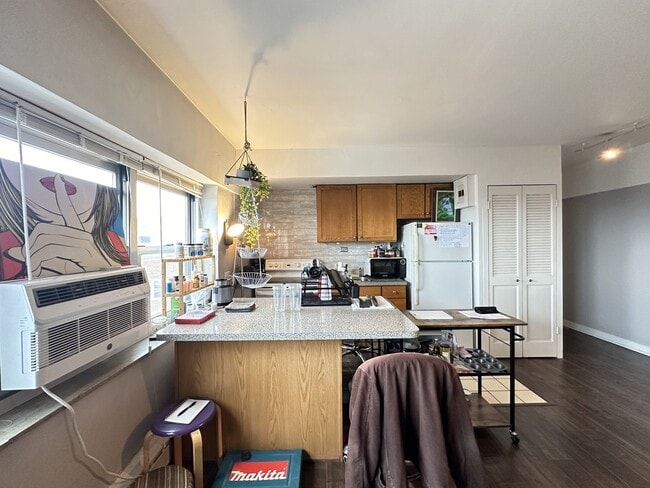 Photo - 4950 N Marine Dr Unit M03B