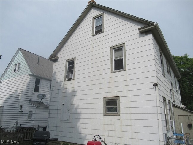 2080 Halstead Ave Unit 2