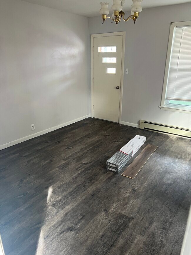 Photo - 627 Rockingham St