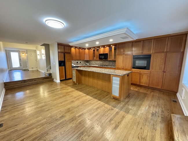 Photo - 1628 N Mohawk St