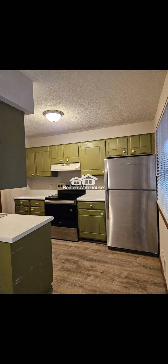 Photo - Available now - like new 2 bed 1 bath dupl...