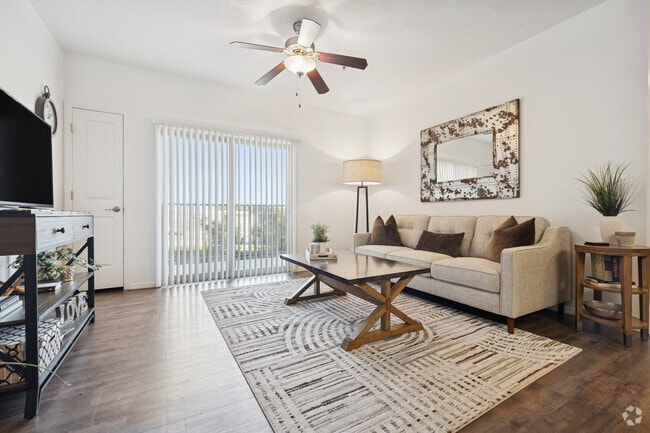 2BR, 2BA - 1,010SF