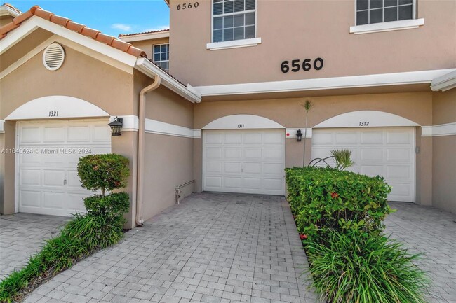 Photo - 6560 Villa Sonrisa Dr Townhome