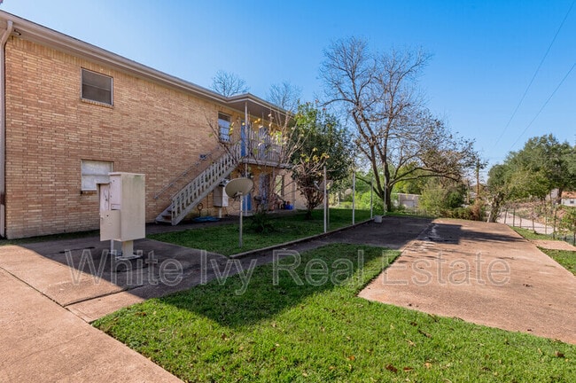 Building Photo - 525 12th St Unit 7