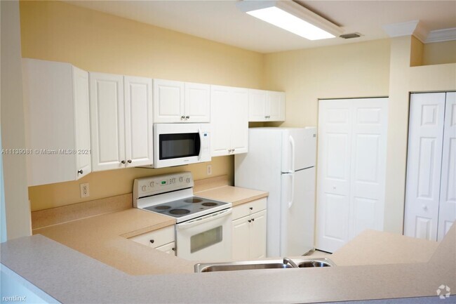 Building Photo - 1 br, 1 bath Condo - 4508 SW 160th Ave 450...