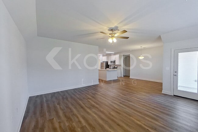 Photo - 8041 Hendrick Dr