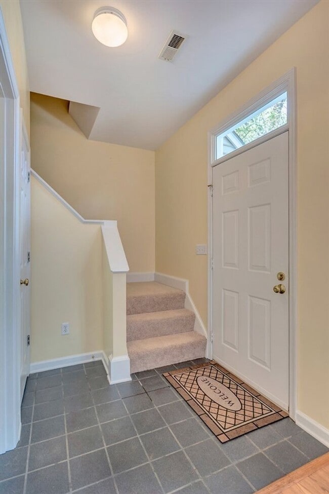 Photo - 914 Locust Ln