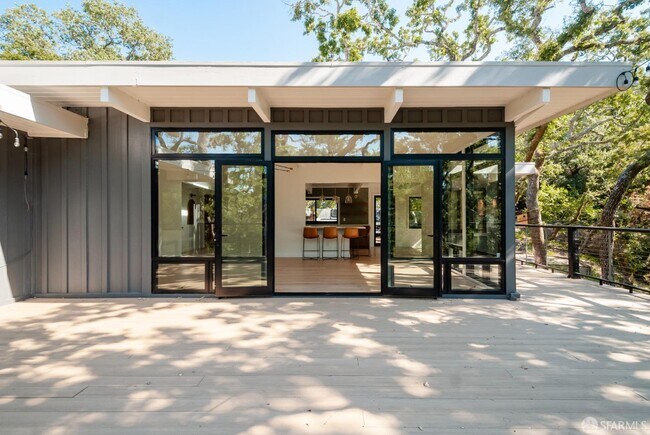 Photo - 800 Mariposa Rd