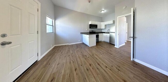 Photo - 14125 Palm St Unit 4