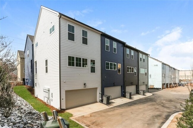 Photo - 776 Metropolitan Pkwy SW