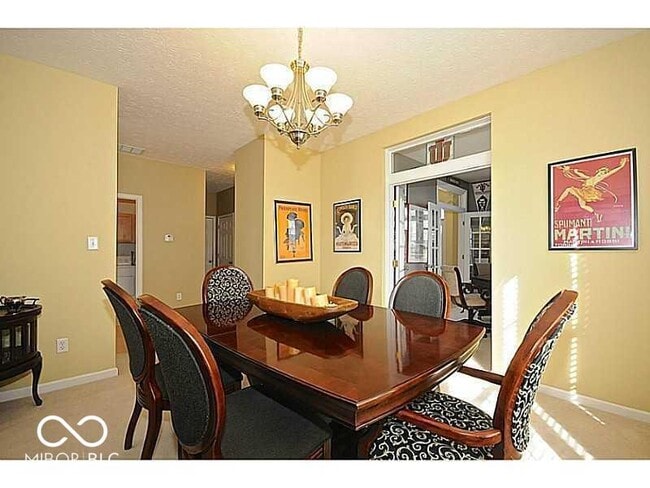 Photo - 1367 Hinault Way