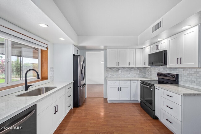 Photo - 2111 S River Dr