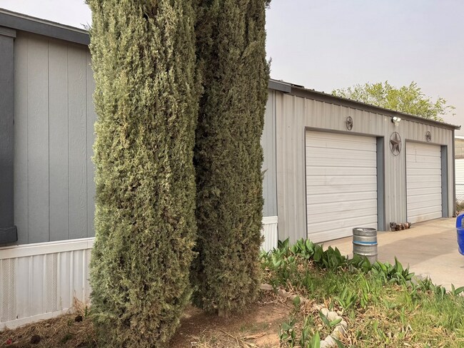 Photo - 9724 W 3rd St