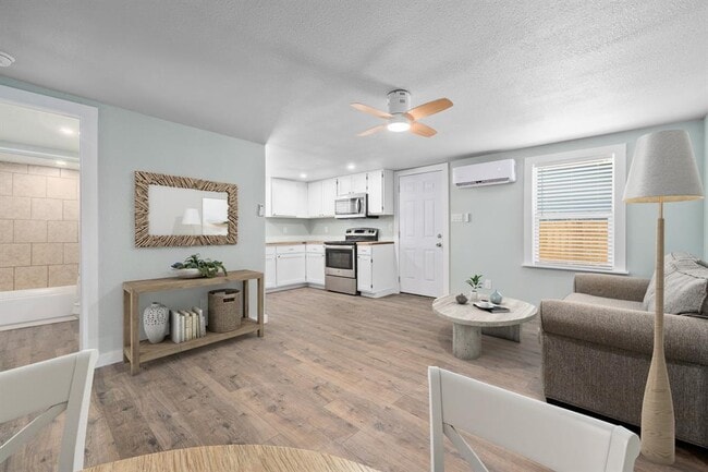 Building Photo - 248 Post Oak Ln