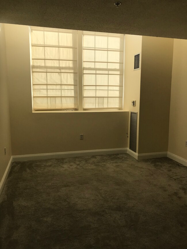 Living room - 200 Market St Unit 3304