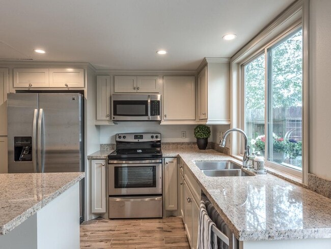 Building Photo - 14703 Barryknoll Ln Unit 2