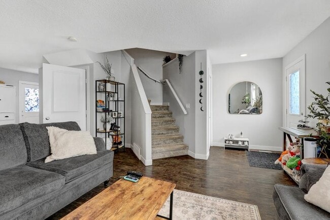 Photo - 3 bedroom in Clairmont AB T8X 5C8