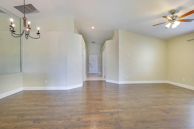 Photo - 832 NW Greenwich Ct