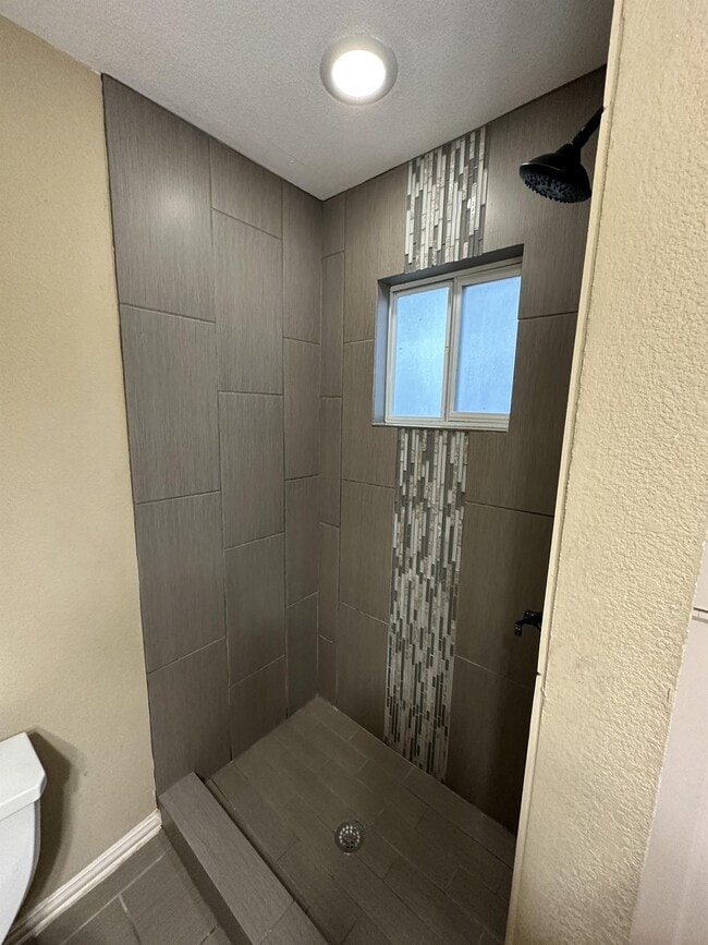 Photo - 1926 Laurelwood Dr