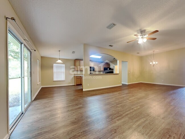 Photo - 6805 Southern Oaks Drive