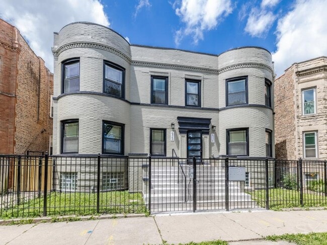 3 bedroom in Chicago IL 60637 - 3 bedroom in Chicago IL 60637 Condo Unit 2N
