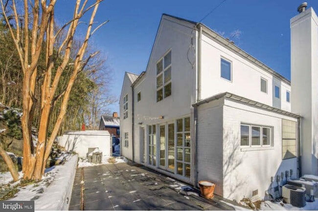 Photo - 4527 Q Pl NW