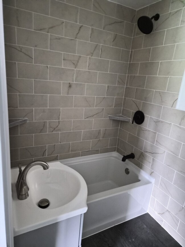 Photo - 3294 Charles St