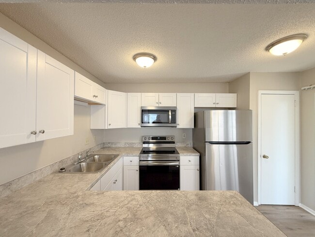 Photo - 2700 Lantern Walk SE