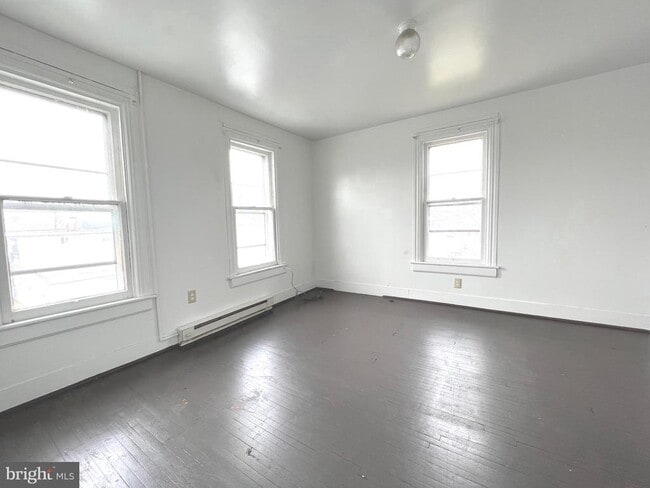 Photo - 703 2nd St