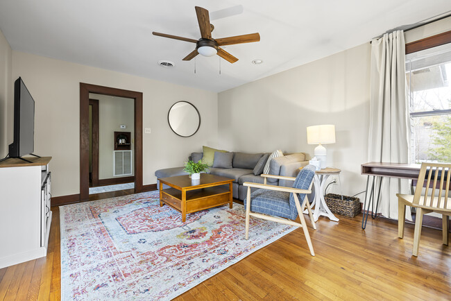 Building Photo - 105 Russell Ct Unit Fully Furnished Rental