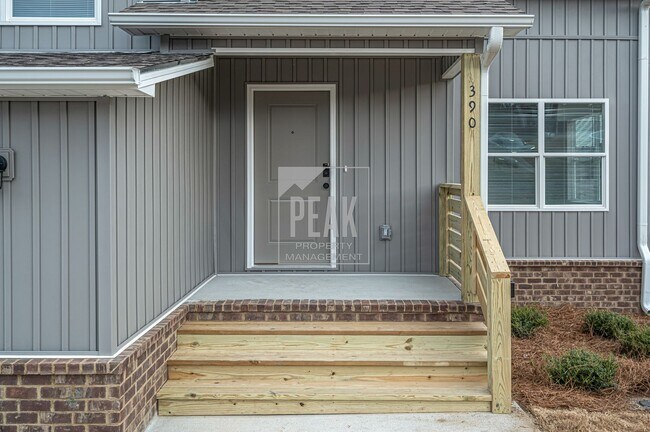 Photo - 390 Woodland Cir