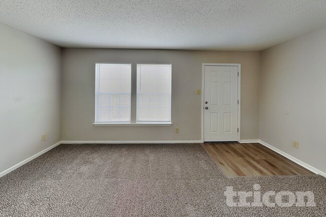 Photo - 746 Streamside Dr