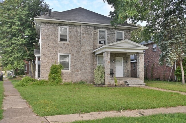 Building Photo - 3200 Green St Unit Apt 4