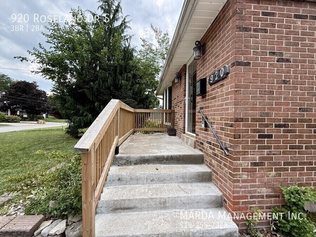 Photo - NEWLY RENOVATED 3 BED/2 BATH HOME ON ROSELAND GOLF COURSE + UTILITIES