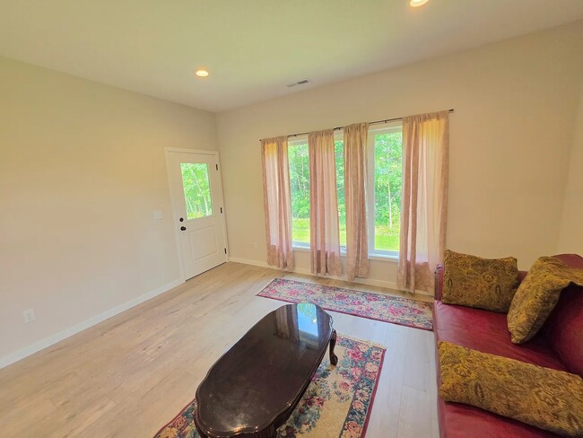 Photo - 1002 Emilee Ct