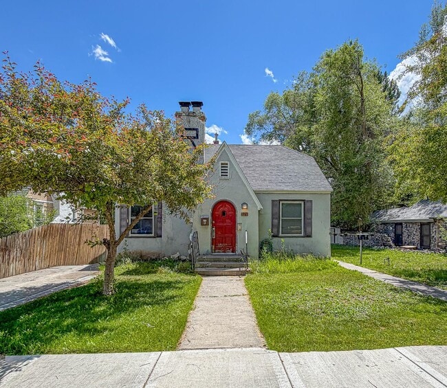 Building Photo - 220 8th St