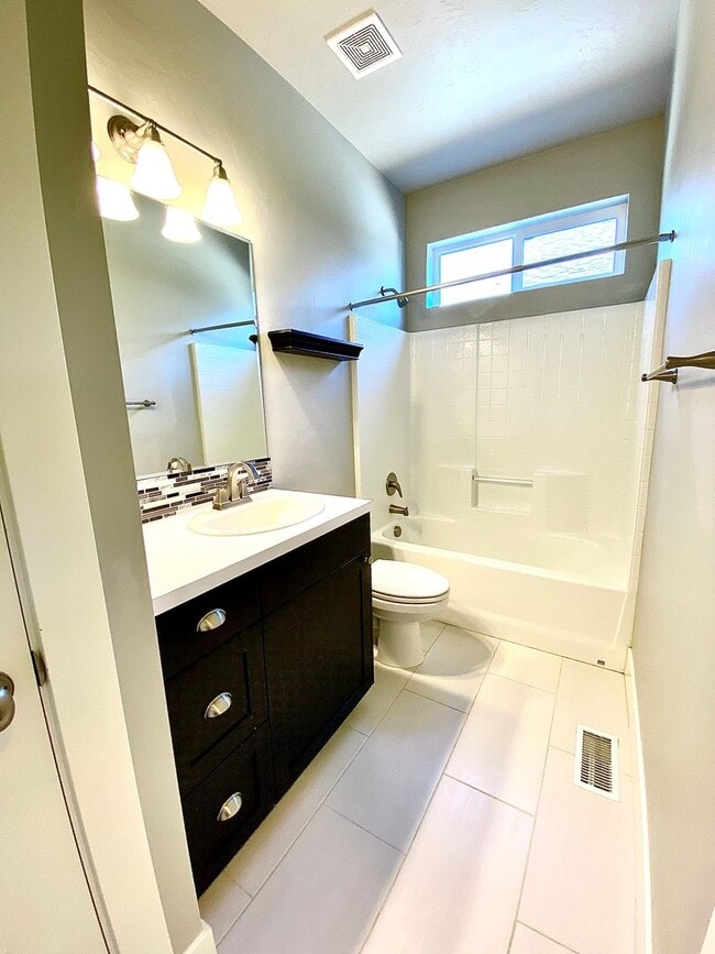 Photo - Beautiful 3 bed 2 bath in the popular Paramount community