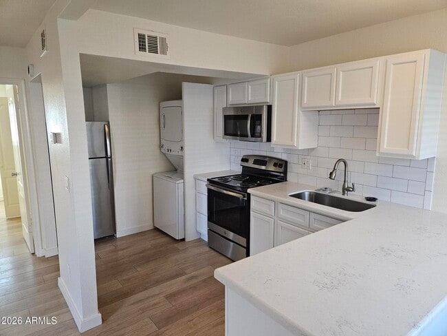 Photo - 1330 E Highland Ave Unit 8A