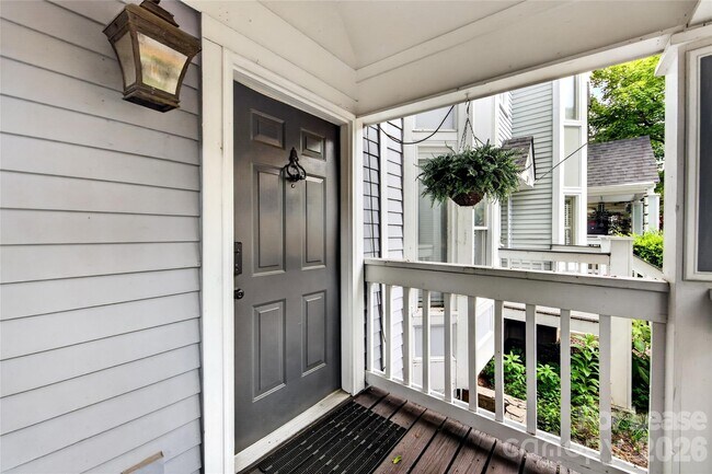 Photo - 312 W 10th St
