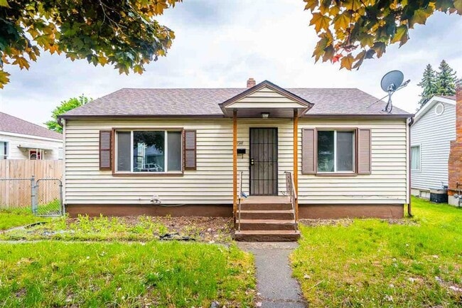 Dont Miss this 3 Bedroom 2 Bath Shadle Ran... - Dont Miss this 3 Bedroom 2 Bath Shadle Ran... House