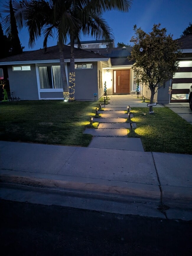 Photo - 6097 Charae St