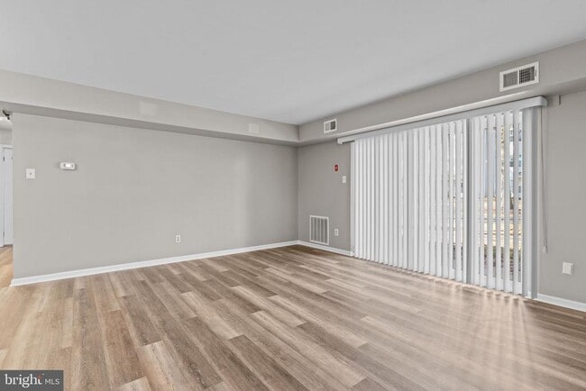 Photo - 105 Hopkins Ct