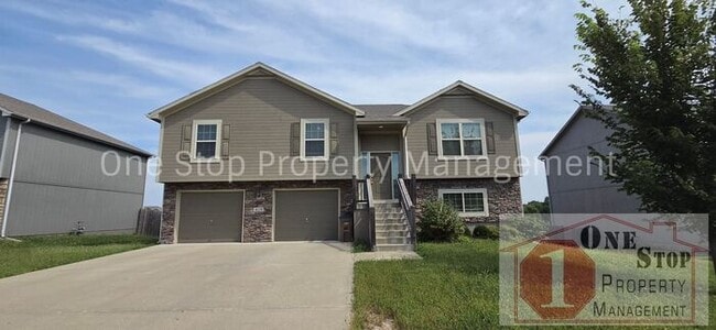 Building Photo - Beautiful 4 bedroom, 3 bathroom home in Raymore!