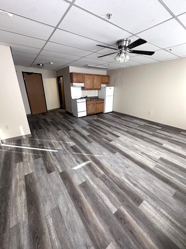 Efficiency - Madison Street Apartments