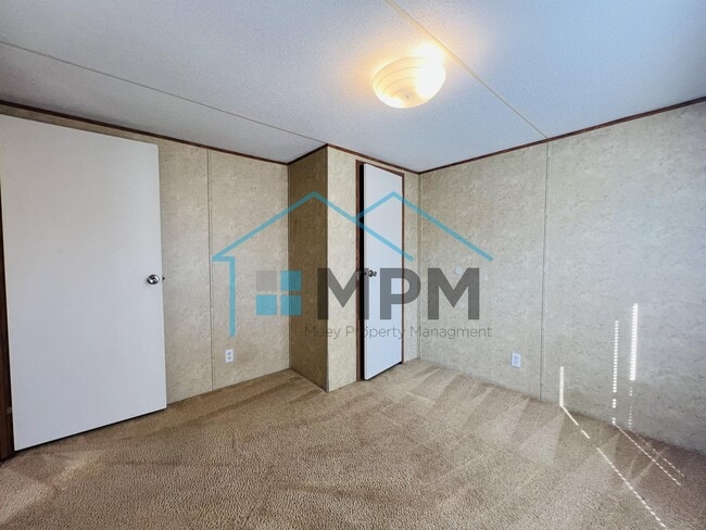 Photo - 303 Bryan St