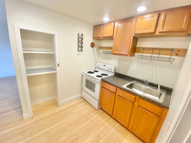 81-83 Monroe Street - 81-83 Monroe Street Apartment Unit 81-2