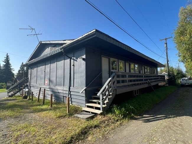 Building Photo - 2301 Roosevelt Dr Unit Apt #6