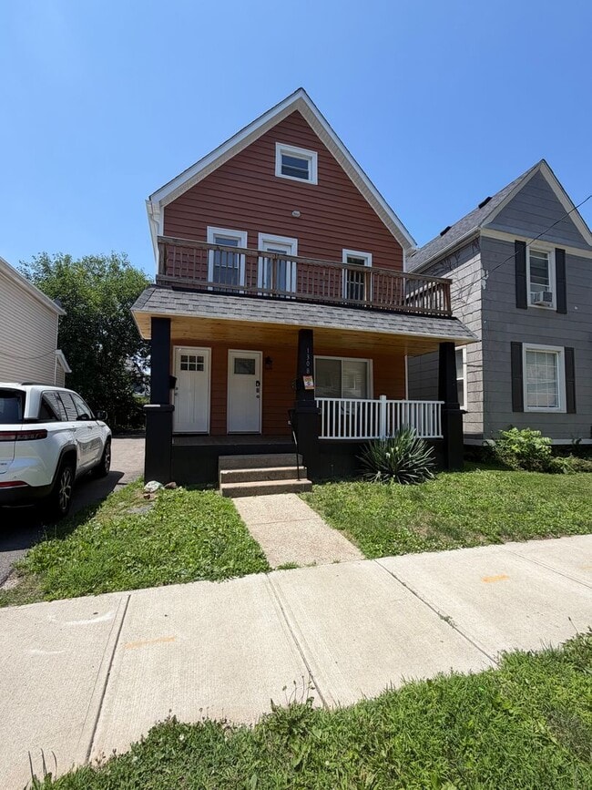 Building Photo - 87th,W.1308 Unit Up