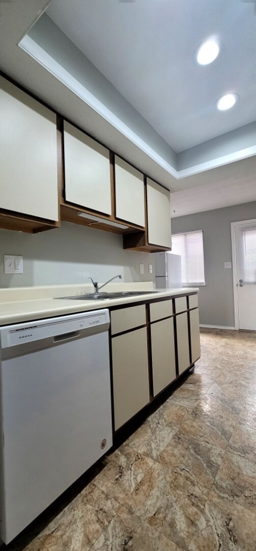 Photo - Cozy 2 bed 1.5 Bath Condo With Car Port