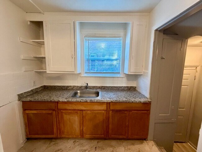 Photo - 3 Bedroom 1 1/2 Welcome Section 8